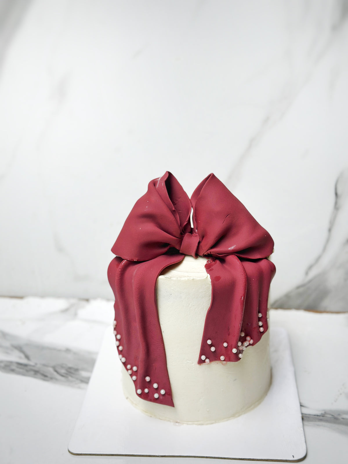 Bow'd cake from Saaaaiscakes Karachi