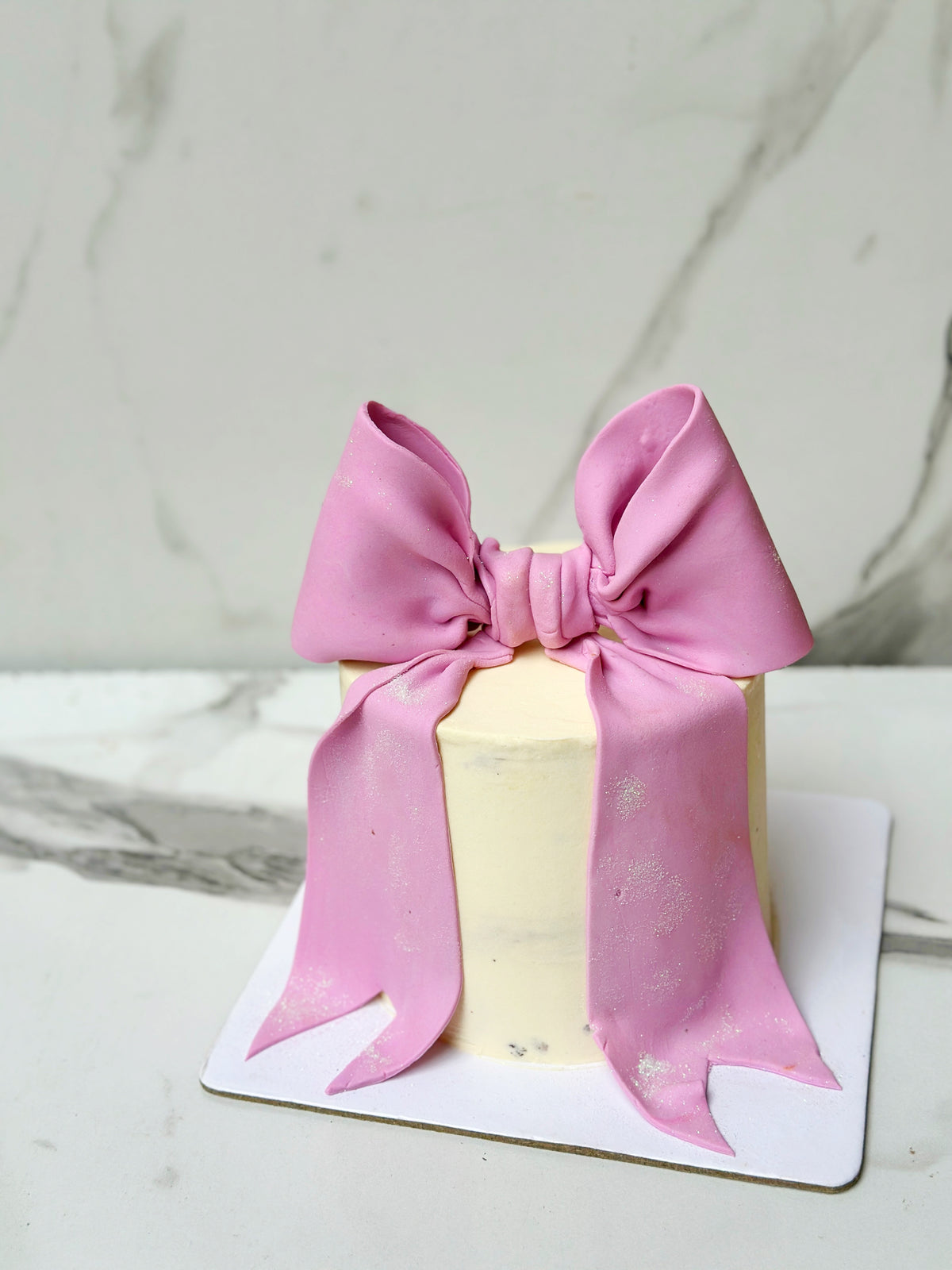 birthday bow cake from Saaaaiscakes Karachi
