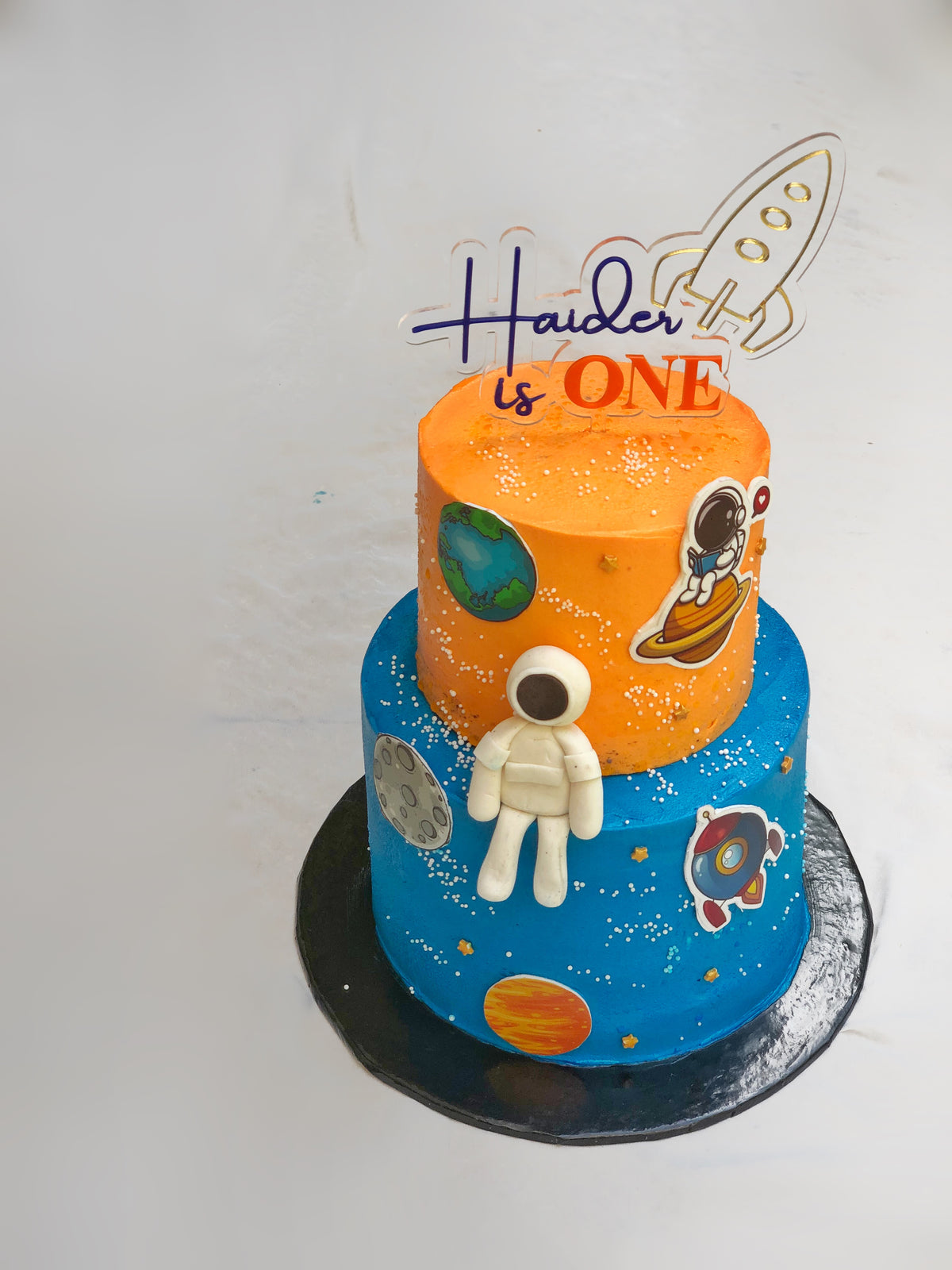 To the stars cake from Saaaaiscakes Karachi